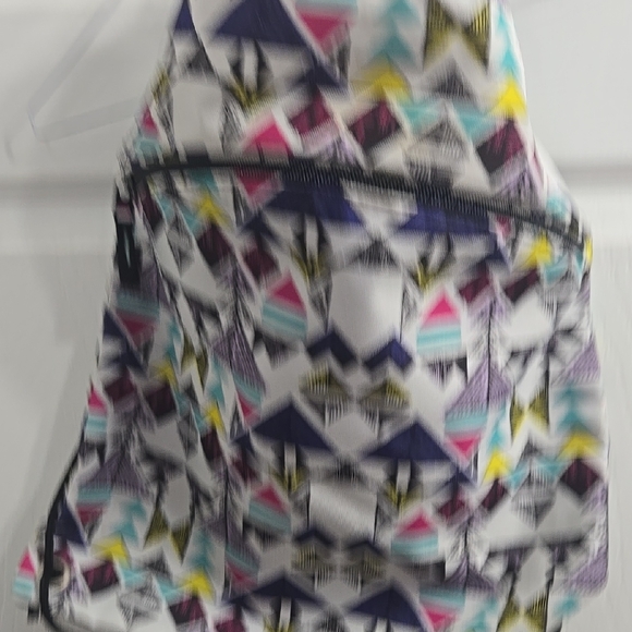 Geometric Patterned Drawstring Backpack - Picture 4 of 7